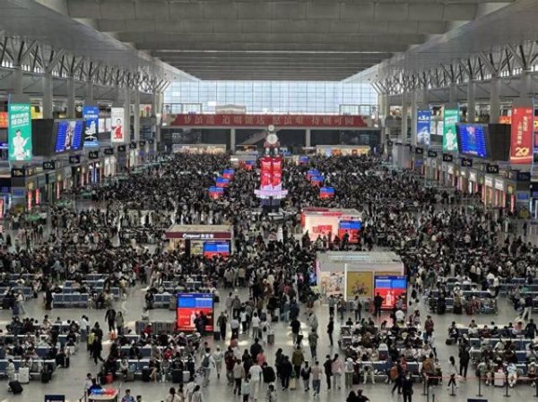 米牛配资 五一返程客流最高峰来了！上海地铁“火力全开”，1、2、10、17号线加开定点加班车次