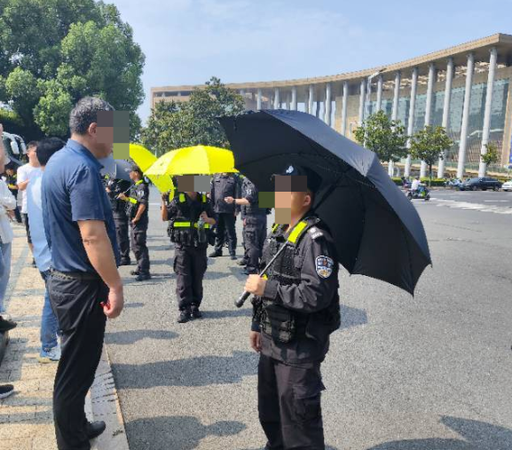 宏泰 受不了啦！交完物业费直接破防，一年6332元70年44万，贵到离谱